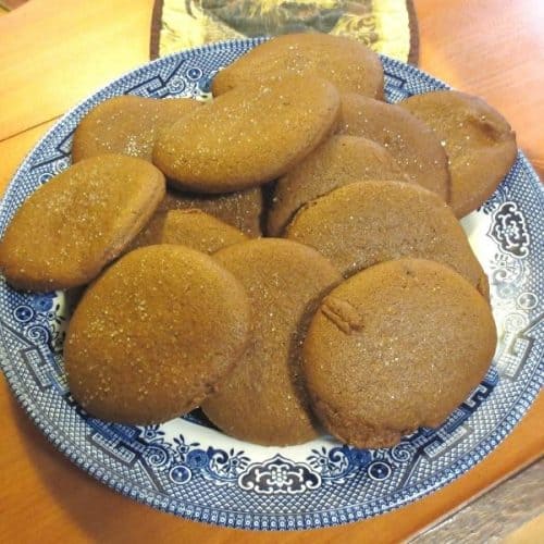 einkorn molasses cookies on a blue willow plate