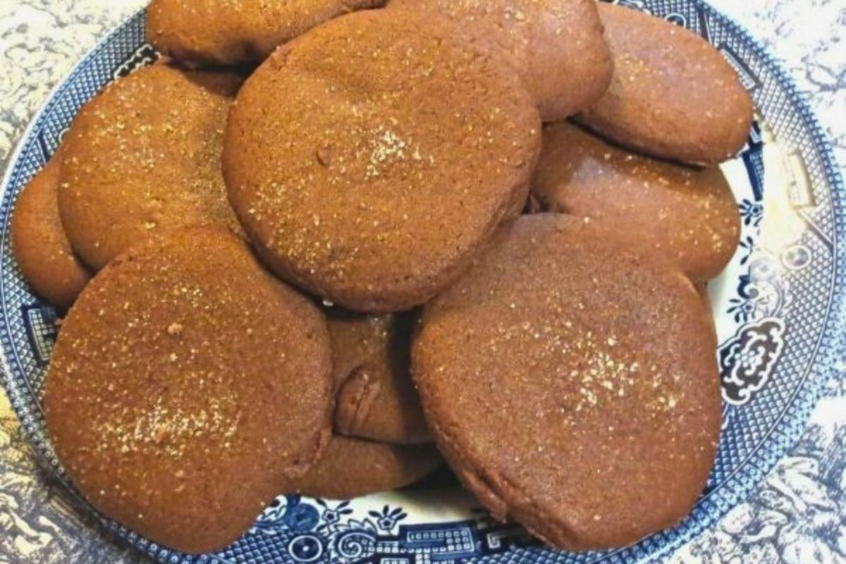 old fashioned molasses cookies on a blue willow plate